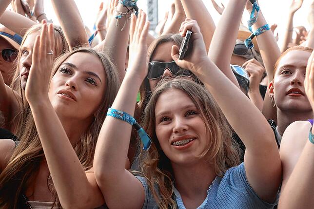 Bild 4: RIN rappt am Sonntag beim Southside-Festival