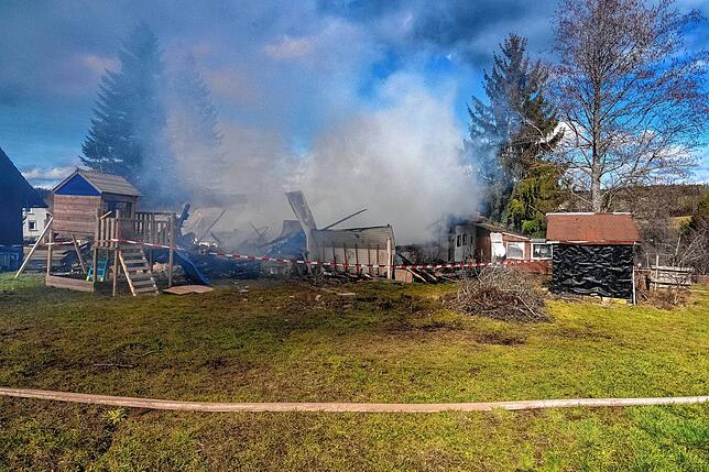 Bild 17: Bilder vom Großbrand in Fischbach: So haben die Flammen gewütet
