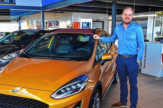Matthias Storz vom gleichnamigen Autohaus spürt erste Auswirkungen der bevorstehenden Mehrwertsteuersenkung. „Kunden schieben ...