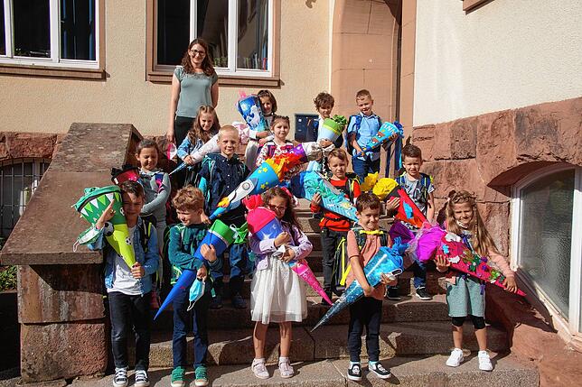 Die erste Klasse der Anne Frank Schule mit Klassenlehrerin ist Jule Dölker.