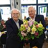 Ende eines langen kommunalpolitischen Engagements: CDU-Stadtrat Wolfgang Müller-Fehrenbach (links) erhält bei seiner letzten Sitzung des ...