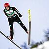 Karl Geiger, hier Mitte Dezember beim Weltcup in Engelberg, will bei der Vierschanzentournee vorne mitspringen.