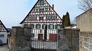 Der frühere Pfleghof an der Stadtmauer wird im Internet zum Verkauf angeboten.
