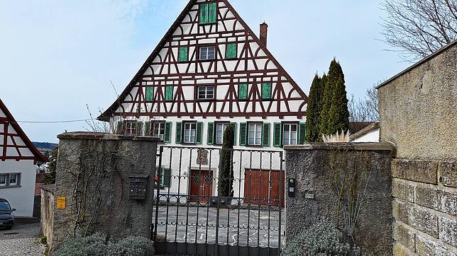 Der frühere Pfleghof an der Stadtmauer wird im Internet zum Verkauf angeboten.