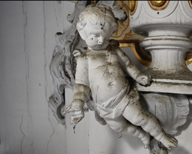 Wie viel Schmutz sich in den vergangenen Jahrzehnten angesammelt hat, lässt sich an den hellen Figuren gut erkennen.