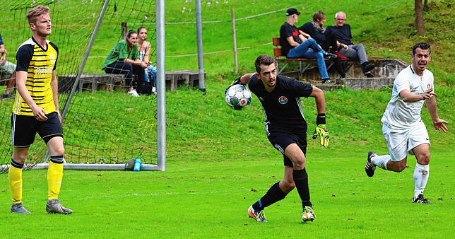 Bild 3: SV Eichsel muss gegen den FC Huttingen mit einem 1:1 zufrieden sein &ndash; und wir haben die Bilder!