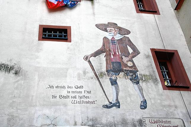 Das Waldshuter Männle am Oberen Tor ist verblasst und soll eine Auffrischung erhalten. Die Fassade ist schmutzig und von ...