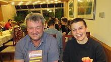 Hand in Hand arbeiten Ortsvorsteher Tobias Schatz und Marina Grünniger von der Musikkapelle bei der Vorbereitung zur Jubiläumsfeier ...