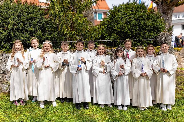 Kinder aus den Löffinger Ortsteilen Göschweiler und Reiselfingen haben ihre erste heilige Kommunion empfangen (von links): Cathleen ...