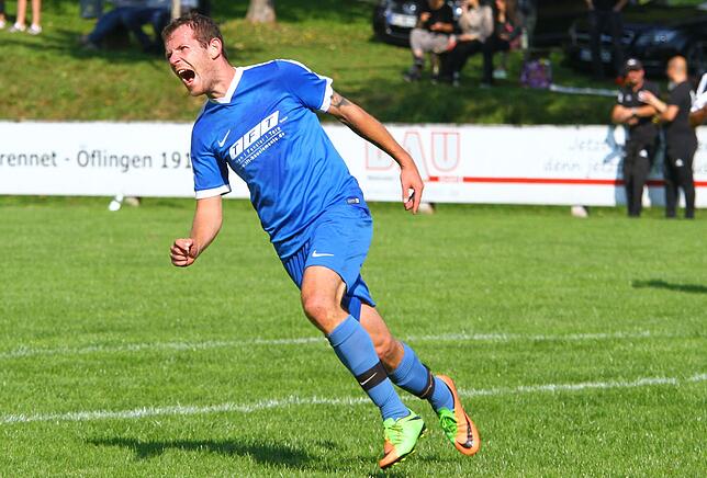 Jubelt ab Sommer wieder: Timo Bernauer, derzeit noch verletzt, wird auch in der kommenden Saison für die Spvgg. Brennet-Öflingen auf ...