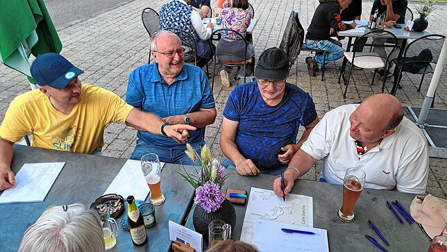 Bild 14: Die Köpfe rauchen bei der dritten SÜDKURIER-Quiznacht in bad Säckingen - das sind die Bilder