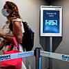 Rückkehr aus einem Risikogebiet: Am Euroairport Basel-Mulhouse werden Reiserückkehrer direkt am Flughafen auf Sars-CoV-2 getestet ...