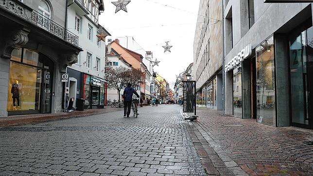 Ähnlich wie hier im Dezember 2020 war auch dieses Jahr in der Vorweihnachtszeit nur wenig in der Konstanzer Innenstadt los. Das macht ...