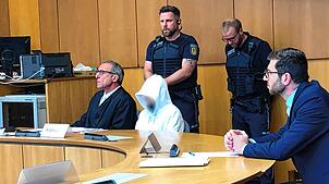 Die Kammer sah das Mordmerkmal der Heimtücke als erfüllt an.