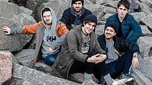 Die Musiker der Indie-Rock-Band Leoniden (von links): Sänger Jakob Amr, Bassist JP Neumann, Gitarrist Lennart Eicke, Synthesizerspieler ...