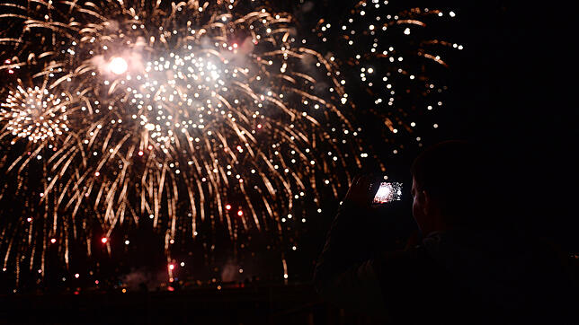 Zu Wasser, zu Lande und aus der Luft bestaunten die Häfler das Feuerwerk.