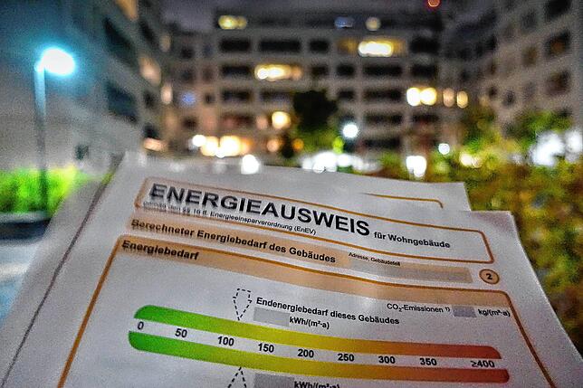Energievorschriften haben das Bauen teuer gemacht. Die Finanzierungskosten steigen oft.