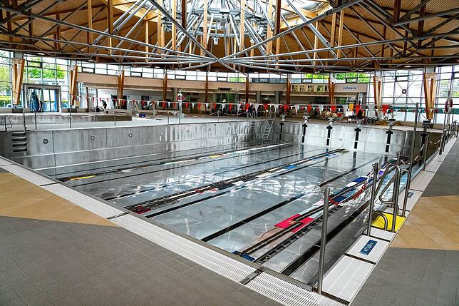 800.000 Liter Wasser fasst das 25-Meter-Becken.