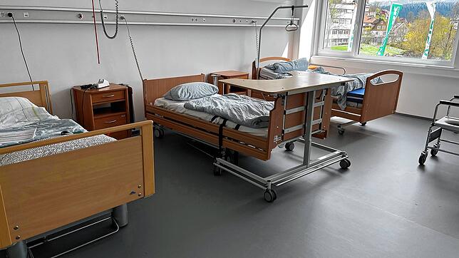 Eine fikitve Wochenbettstation an der Hochschule Furtwangen. Hier lernen angehende Hebammen, im Rollenspiel, wie sie eine Wöchnerin ...
