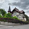 Die Pfeiffer-Villa mit ihrem markanten Türmchen am Fuße der Stockacher Kirchhalde.