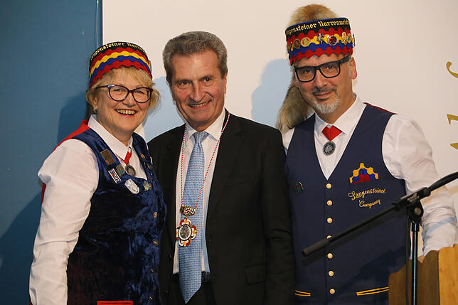 Bild 8: Bilder des Bühnenprogramms der Ordensverleihung auf Schloss Langenstein