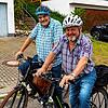 Sie haben zum Glück noch keinen Unfall mit ihrem E-Bike gebaut: Gerhard Bucher (rechts) und Georg Steidle aus Brigachtal.
