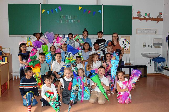 Die Klasse 1a der Grundschule Petershausen mit Klassenlehrerin Frau Jessica Scheider.