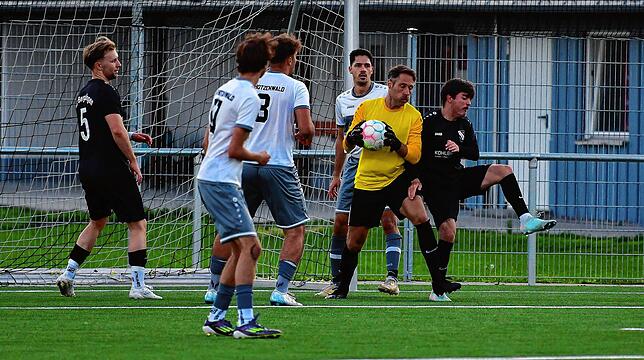 Bild 11: SG Hotzenwald kegelt den FC Bergalingen mit 3:2 aus dem Bezirkspokal – und wir haben Fotos!