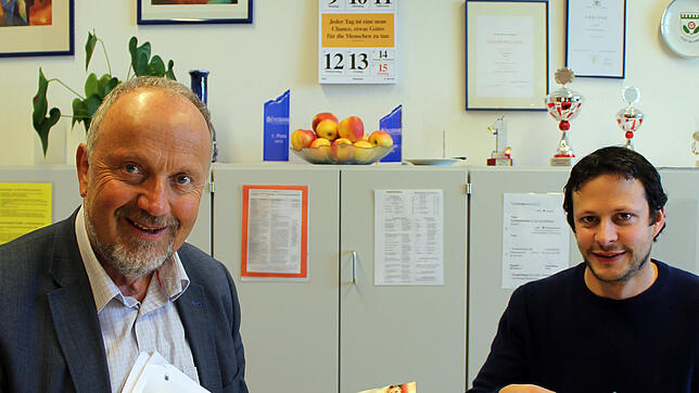 Realschulrektor Egon Bäurer (links), hier mit Konrektor Thomas Schultis, freut sich über die vielen Anmeldungen.