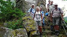 Dorothee Wangler (von links), Marianne Roth, Monika Strittmatter, Ellen Oruc, Michael Müller und Harald Wangler während einer Wanderung ...