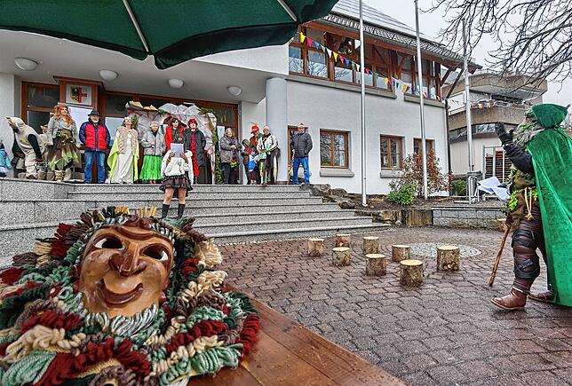 Bild 27: Fasnacht 2025: Narren übernehmen Daisendorfer Rathaus - die schönsten Bilder!