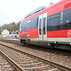 Bis 2025 soll der Streckenabschnitt zwischen Basel Badischer Bahnhof und Erzingen elektrifiziert sein &ndash; hier ein Bild am Bahnhof ...
