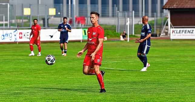 Bild 11: SV Jestetten müht sich zu einem 2:0 gegen Aufsteiger SV Blau-Weiß Murg &ndash; und wir haben Bilder!