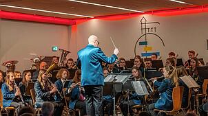 Der Musikverein Birndorf unter der Leitung von Dirigent Eckehard Heinrich überlässt bei seinem Doppelkonzert den musikalischen Auftakt ...