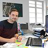 Der 37-jährige Matthias Bartknecht in seinem Büro im Pfullendorfer Stadtbauamt. Seit 2013 managt er rund 70 städtische und spitälische ...