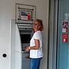 Daniele Hugel findet es super, dass man auch in Zukunft elektronische Geldgeschäfte in Heiligenberg machen kann. &bdquo;Nach Frickingen, ...