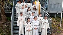 Am Samstag, 15. April, empfingen sechs Kinder in einem festlichen Gottesdienst in der Kirche Hl. Dreifaltigkeit zum ersten Mal das ...