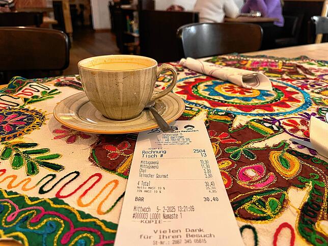 Ungefähr 15 Euro pro Person hat der Mittagstisch im „Goa“ gekostet. Mahlzeit und Getränk mit eingerechnet.