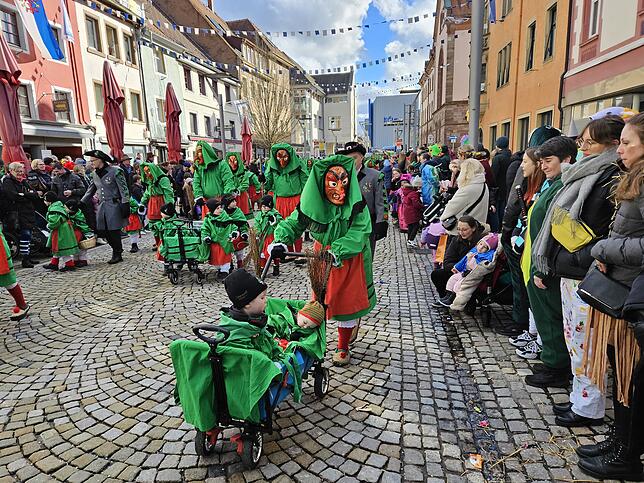 Donnerstag: Beim Kinderumzug sorgen die Villinger Hexen für prickelnden Grusel.