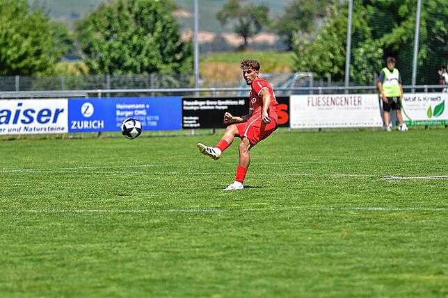 Bild 11: SC Freiburg II gewinnt Test beim FC Erzingen gegen den FC Zürich II mit 6:3 – wir haben Fotos!
