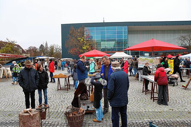Bild 13: Trubel auf dem Rathausplatz