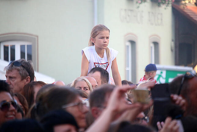 Bild 17: Namika begeistert 1800 Fans in Markdorf. Wir haben alle Bilder