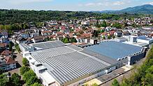 Noch Ende 2019 standen die Fabrikhallen der Brennet. Daraus wurde ein Einkaufszentrum mit Schmidts Markt, Lidl und Drogeriemarkt Müller.