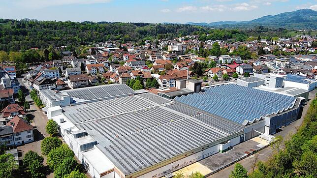 Noch Ende 2019 standen die Fabrikhallen der Brennet. Daraus wurde ein Einkaufszentrum mit Schmidts Markt, Lidl und Drogeriemarkt Müller.