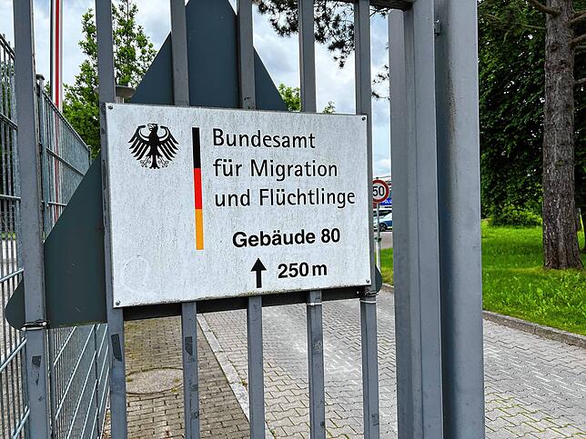 Schild am Eingang des Bamf in Sigmaringen.
