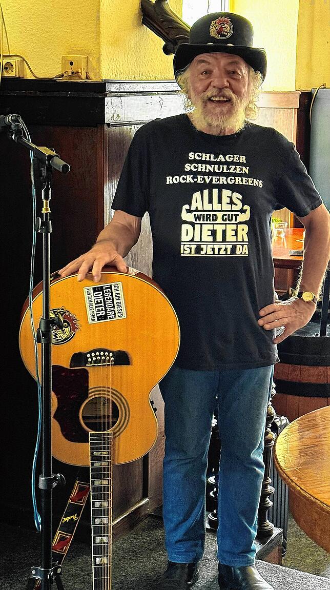 Bild 2: Dieter Hahne alias The Cock: Villinger Musiker bringt Schlager-Juwelen ins Katzenstüble