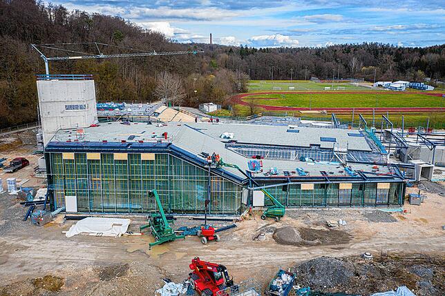 Bild 2: Das Schwaketenbad wird nicht wie geplant im Herbst eröffnen können, außerdem werden die Baukosten noch einmal steigen