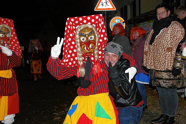 Bild 2: Riedböhringen ist ab sofort in Narrenhand. Nachtumzug eröffnet dreitägiges Narrentreffen.