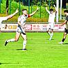 Erlösung: Mit einem frechen Distanzschuss brachte Kapitän Sandro Knab den SV 08 Laufenburg beim 4:0 gegen den VfR Hausen nach 23 Minuten ...