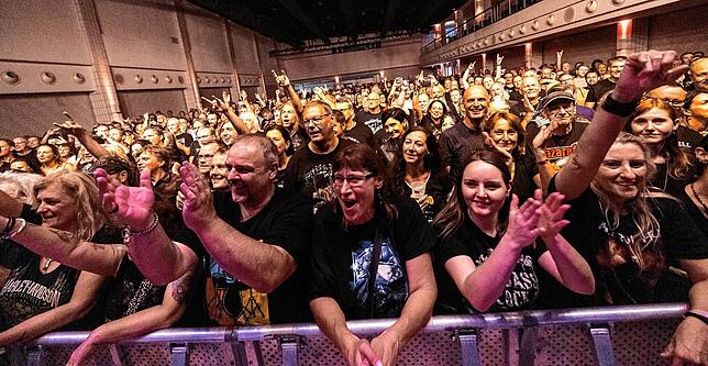 Bild 13: Axxis und Axel Rudi Pell Konzert - Die besten Bilder